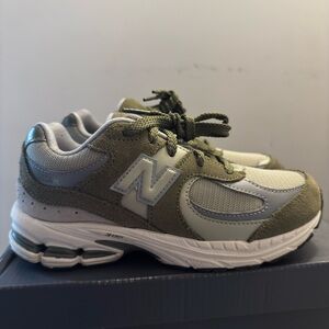 2002 New Balance Kids' Olive and Gray Sneakers